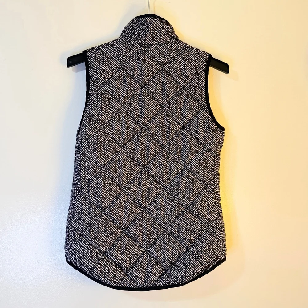 dee elle Women's Small Black & White Chevron Quilted Vest EUC b14